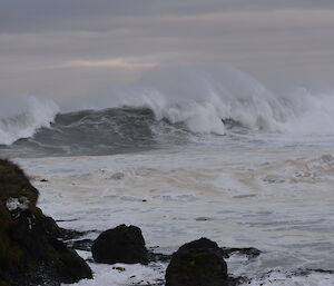 Big waves with rocks in the foreground