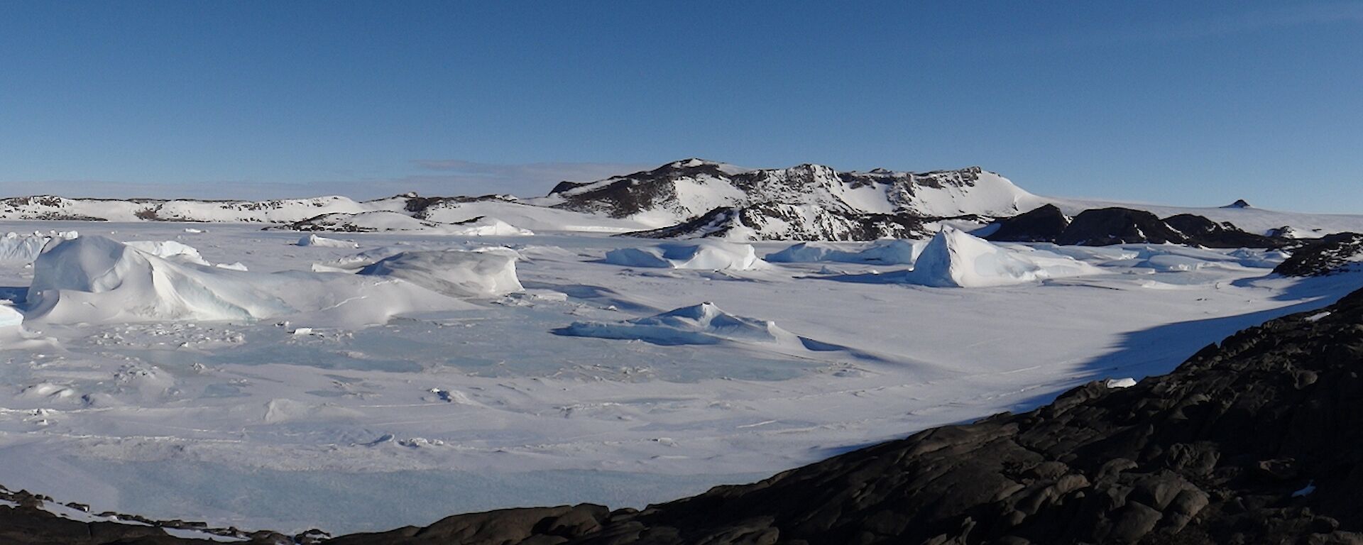 Panorama of icebergs at Colbeck mtns