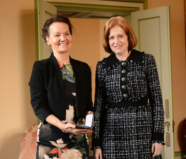 Antarctic medal recipient for 2021, Dr Patti Virtue with Her Excellency the Honourable Barbara Baker AC, Governor of Tasmania