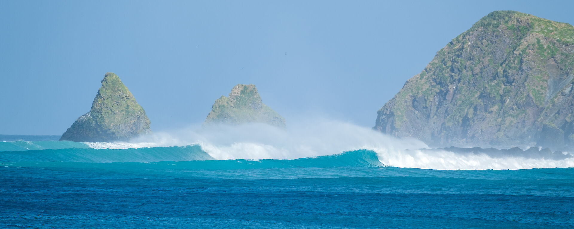 Large easterly surf waves at Nugget's Point, Macquarie Island 2023
