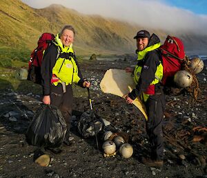 Helen and Aaron carrying marine debris out of Sandell Bay.