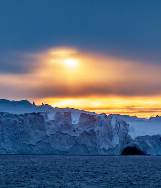 New Antarctic ice shelfocean model makes a splash Australian