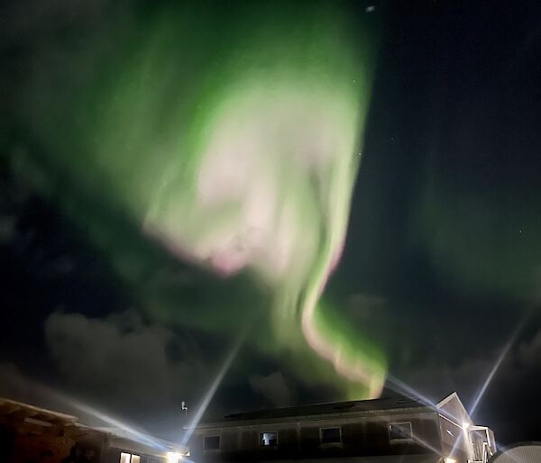 A brilliant aurora display above expeditioners heads