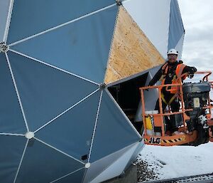 Station fitter and turner assisting with replacement of ANARESAT Panels