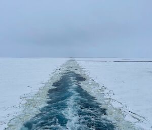 Nuyina breaking ice en-route to Davis Station