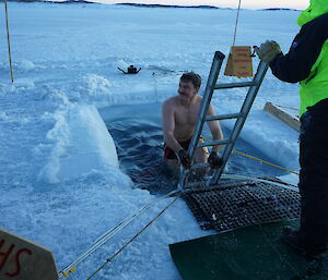 John Grimson an expeditioner at Mawson take a Midwinter dip
