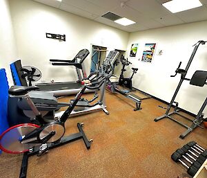 A room full of gym equipment