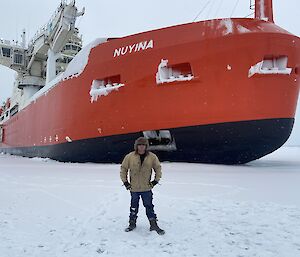 Expeditioner standing next to Nuyina