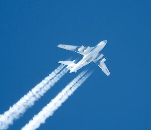 The Russian Ilyushin Il76 RA76952 heading southeast over Mawson