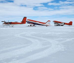a photo of 3x light aircraft at Casey's Skiway