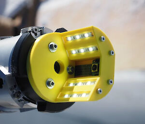 An instrument to monitor the straightness of a borehole in the ice
