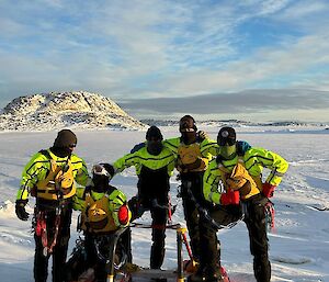 Sea Ice Rescue Training with 5 expeditioners and their equipment