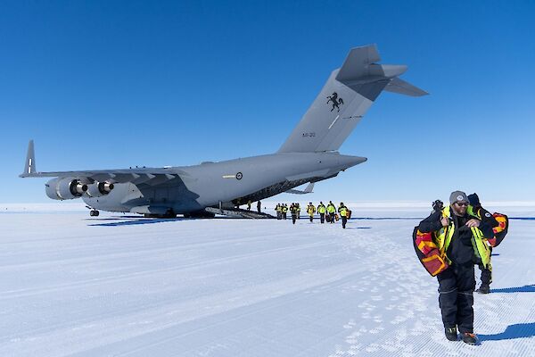 A C17 aircraft on the ice runway