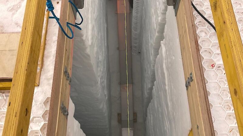 Long piping in a deep ice trench
